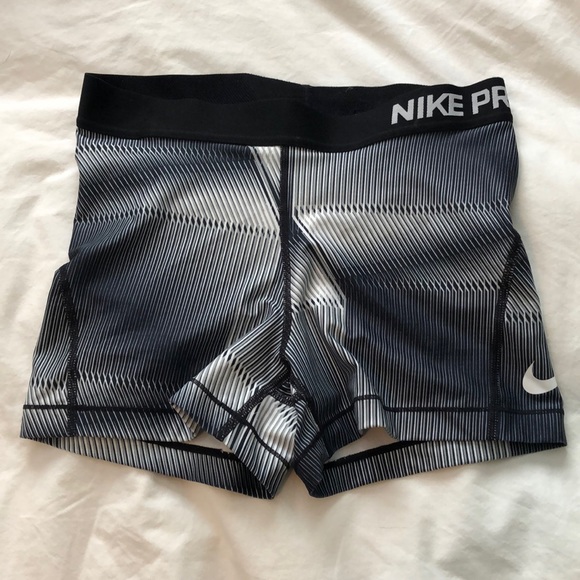 Nike pro shorts - Picture 1 of 3